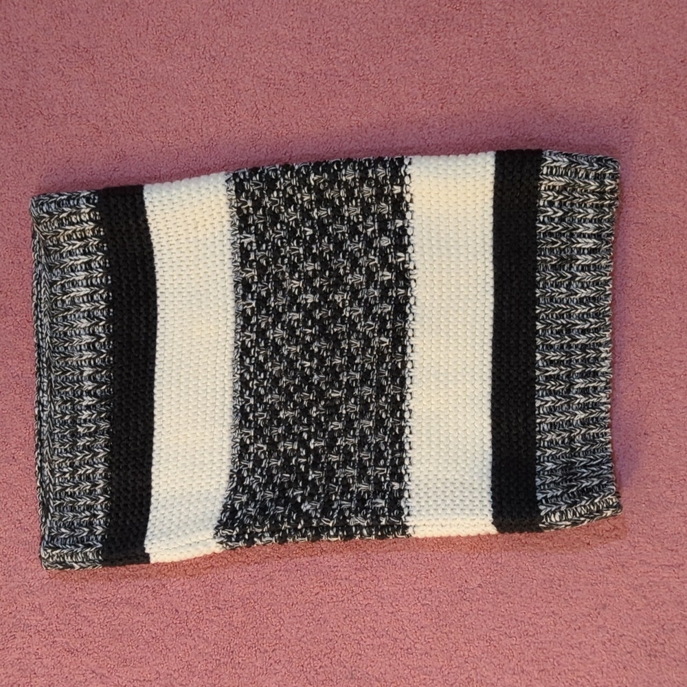 Gap cowl scarf